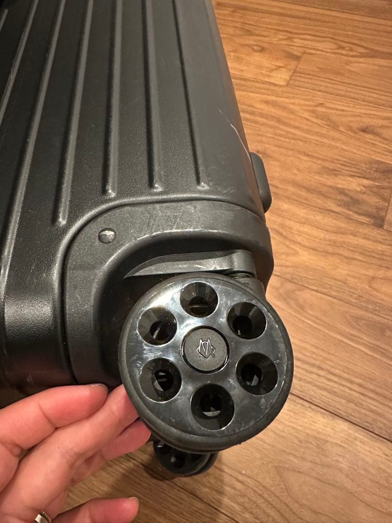 RIMOWA ブラック Essential TRUNK 89L