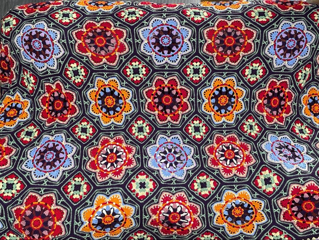 ハンドメイド　マルチカバー　ベッドカバー　モチーフつなぎ　ペルシアンタイル風