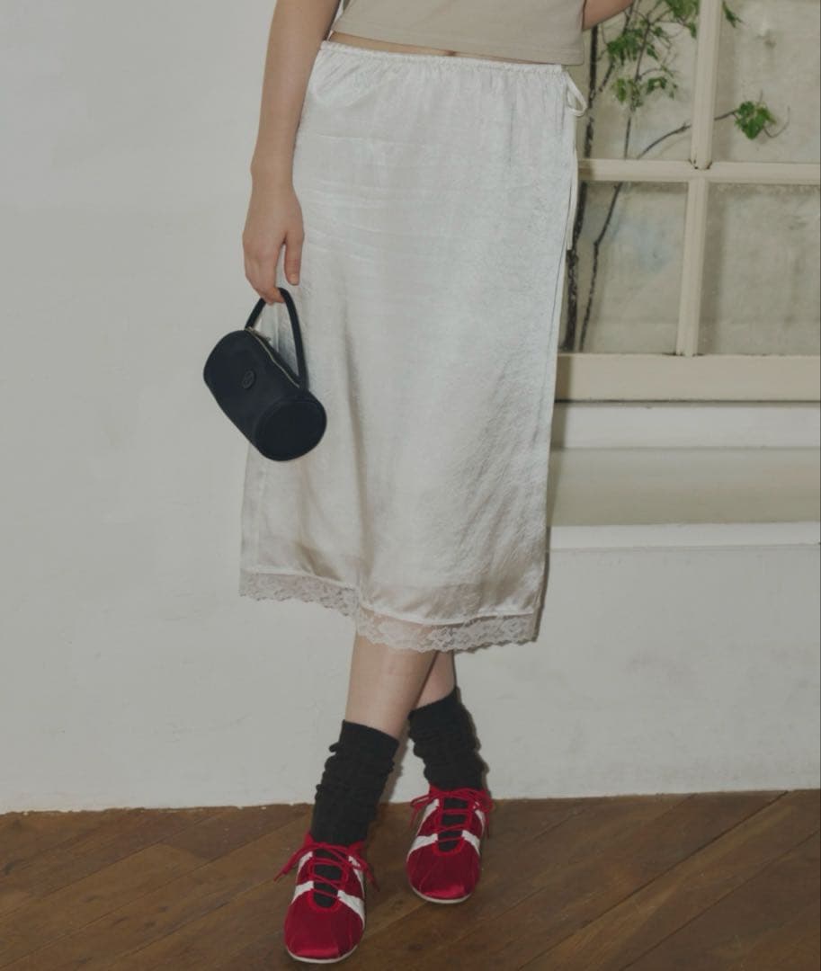 新品未使用タグ付き　giunon クラッシュサテンレーススカート