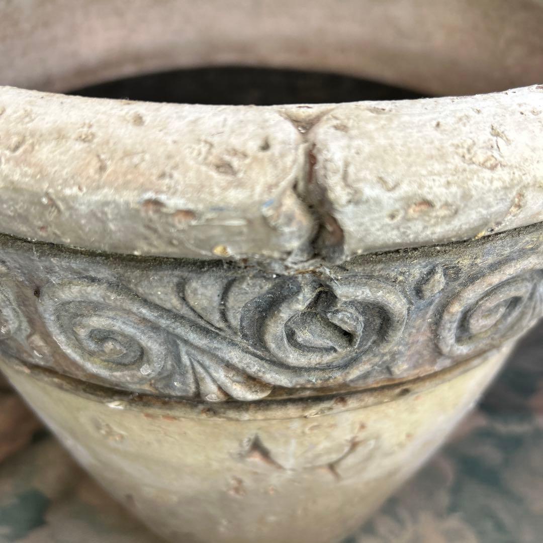貴重 クラシックなレリーフラウンドポット W28cm淡いベージュ＆ブラウン穴有り