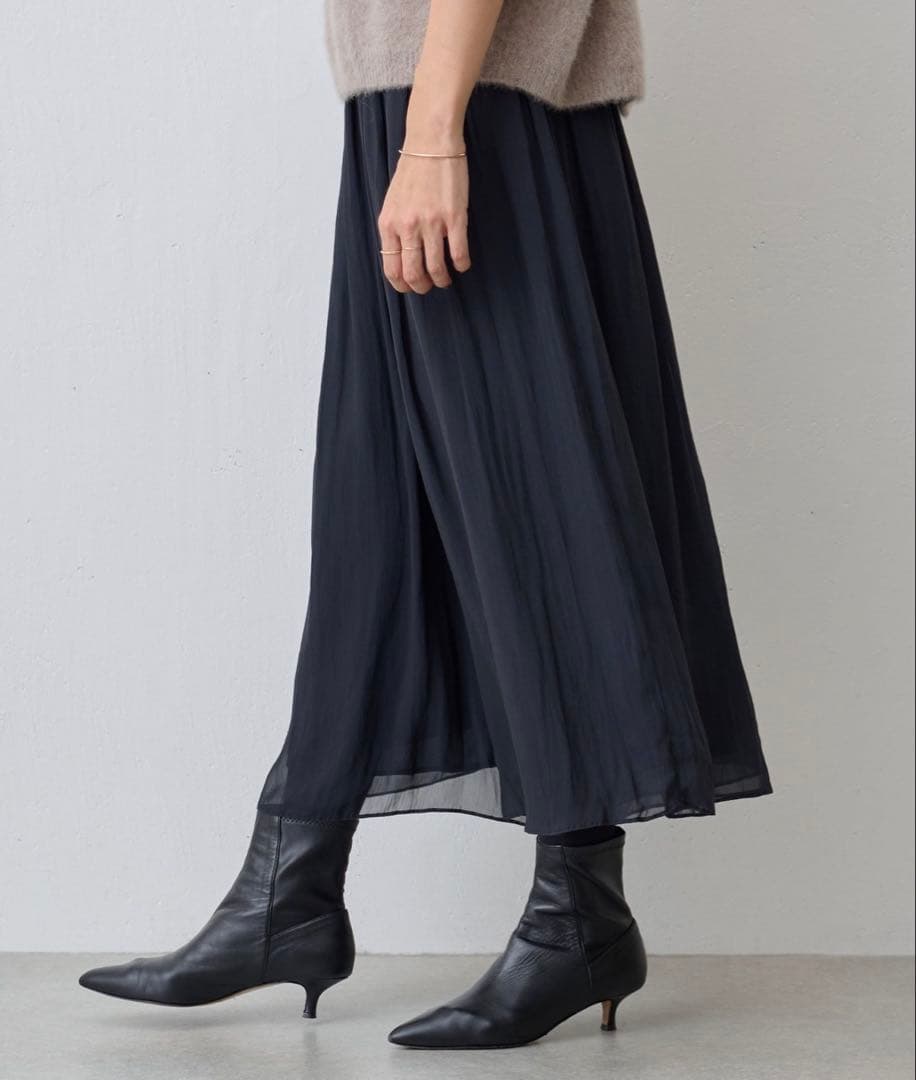 【24SS美品】BEARDSLEY シワシフォンギャザーパンツ　黒　サイズ2