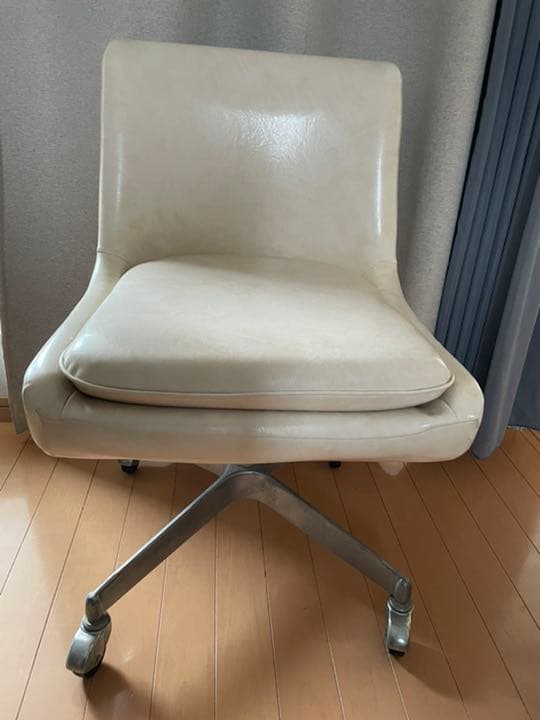 モモナチュラル　デスクチェア