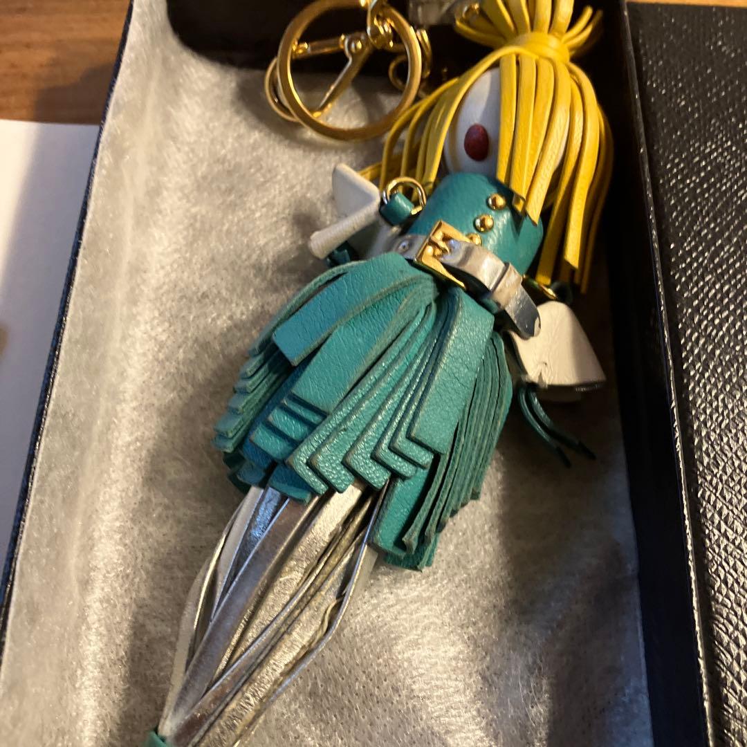 PRADA アリスキャラクターキーホルダー