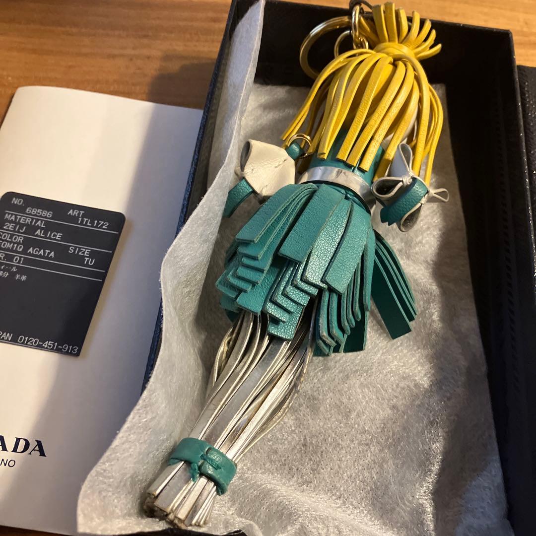 PRADA アリスキャラクターキーホルダー