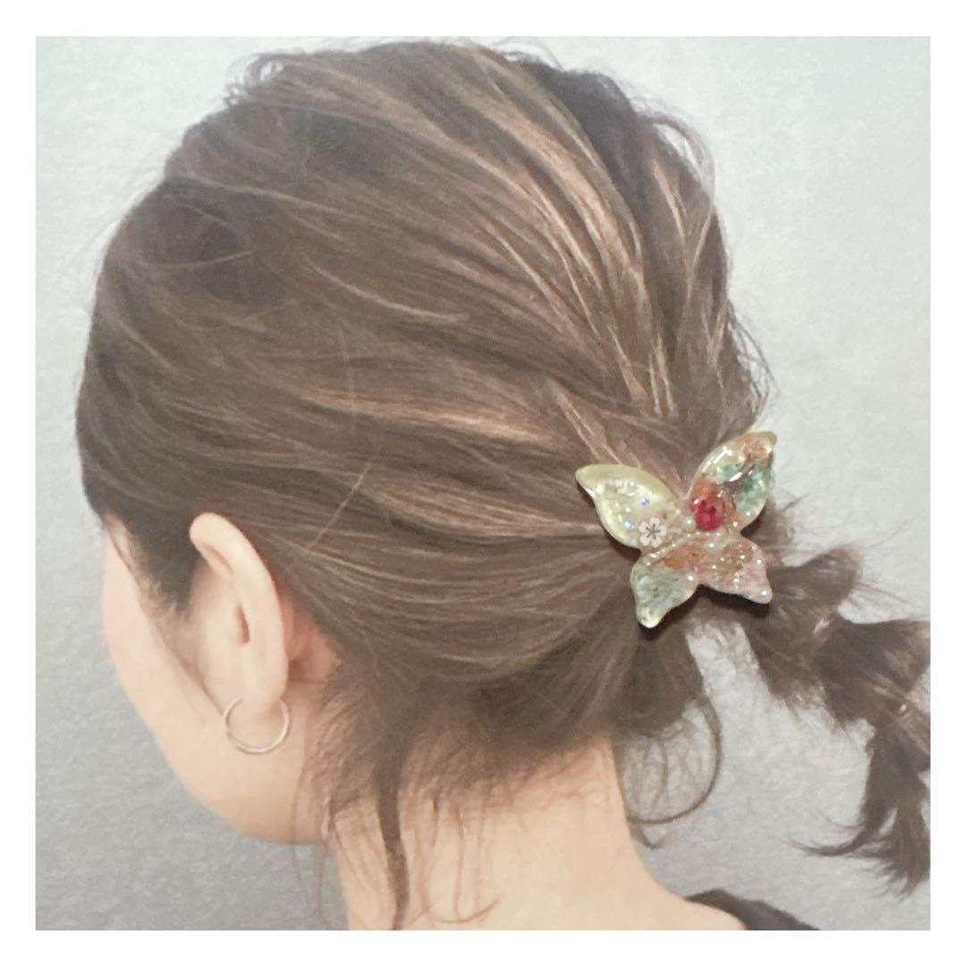 No 992❣️大人可愛い蝶々型レジンヘアゴム❣️٩(๑❛ᴗ❛๑)۶❣️