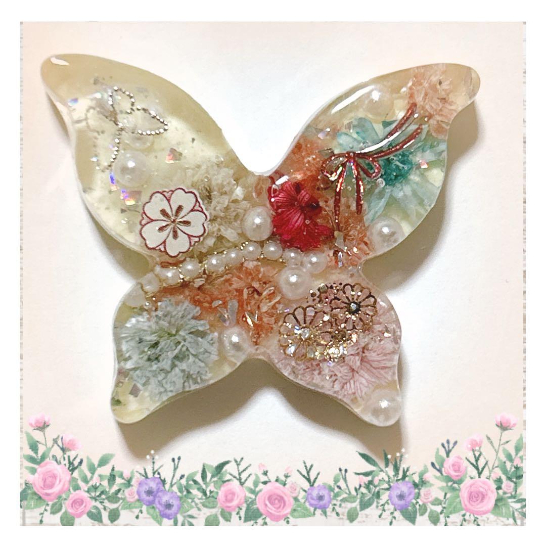 No 992❣️大人可愛い蝶々型レジンヘアゴム❣️٩(๑❛ᴗ❛๑)۶❣️