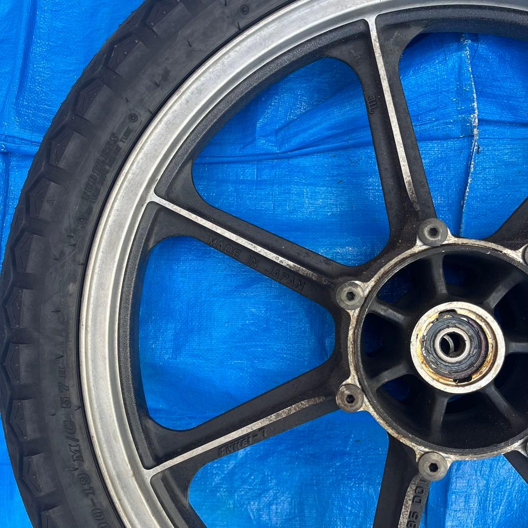 Kawasaki Z1000J タイヤ　フロントホイール