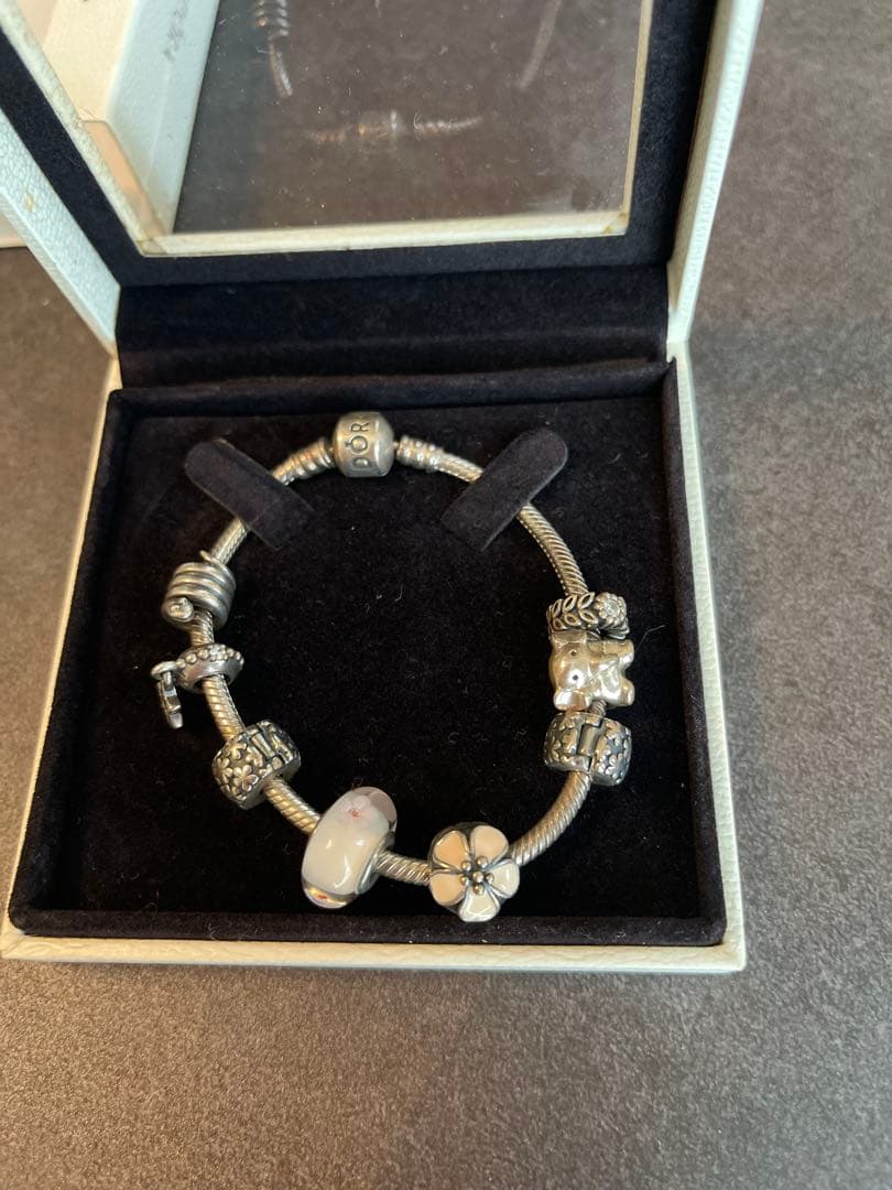Pandora シルバーブレスレット チャーム付き