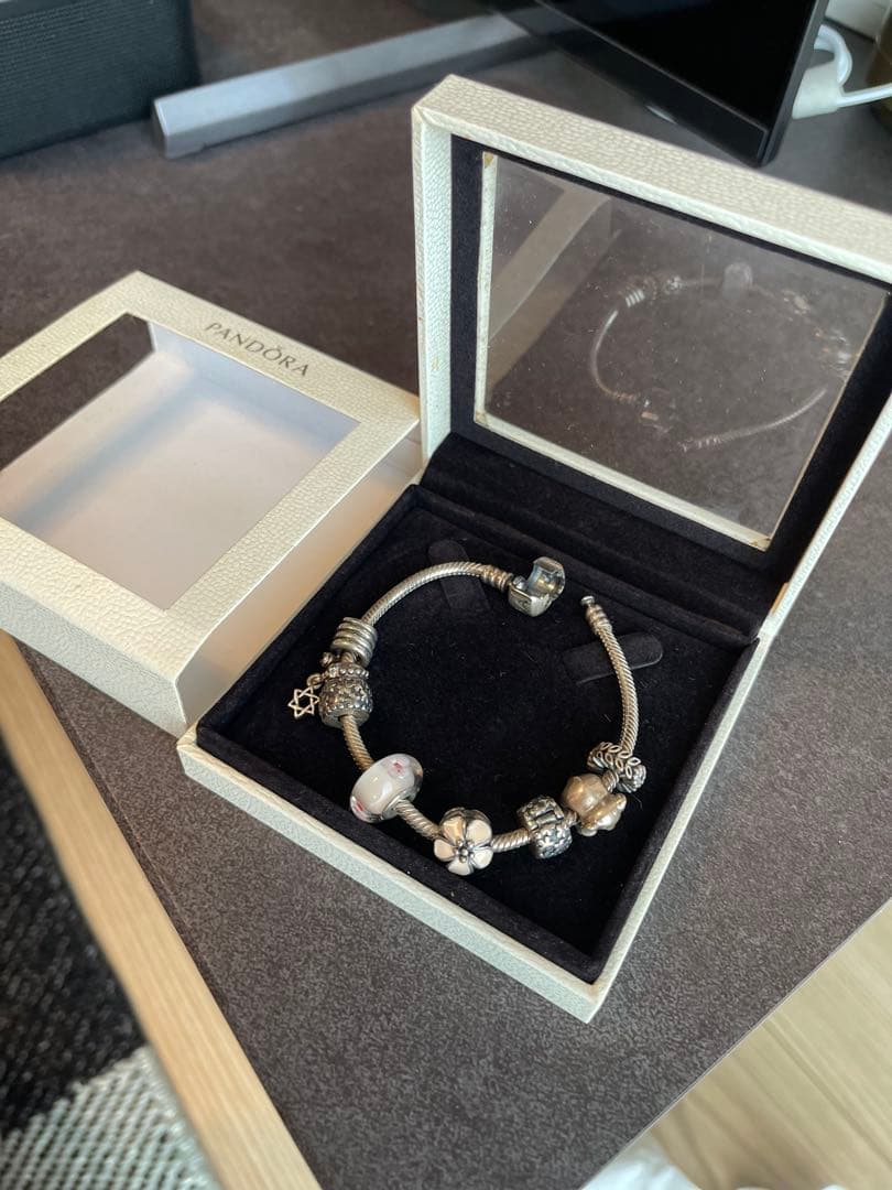 Pandora シルバーブレスレット チャーム付き