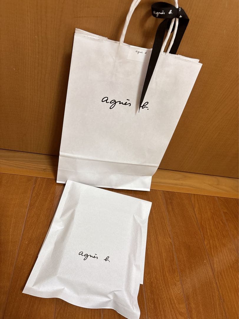 本日限定価格！新品未使用・箱付き　【Agnes b】二つ折りお財布