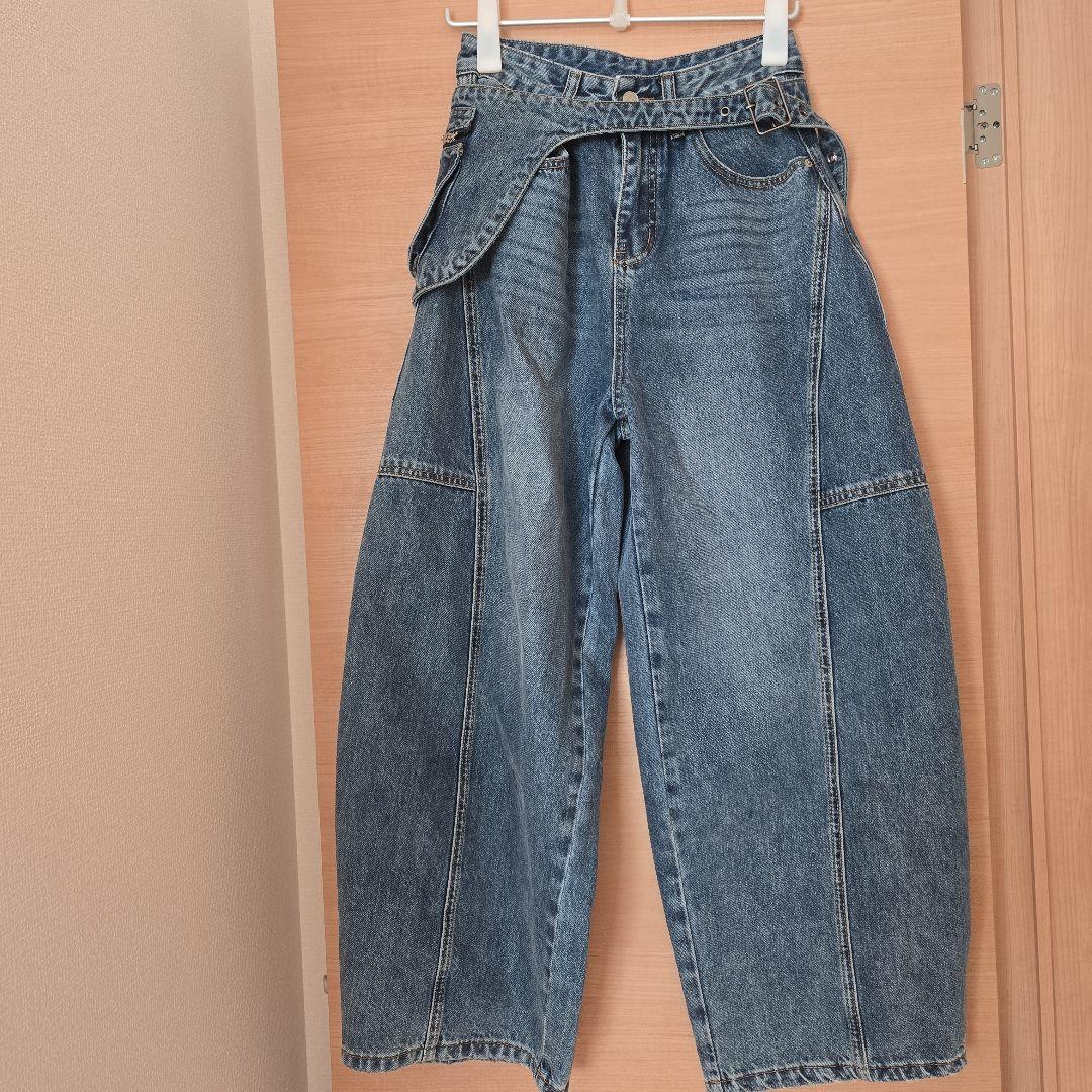 ANDREA&CO.　ポケットベルトデニムパンツ　新品タグ付き　ポケットベルト付