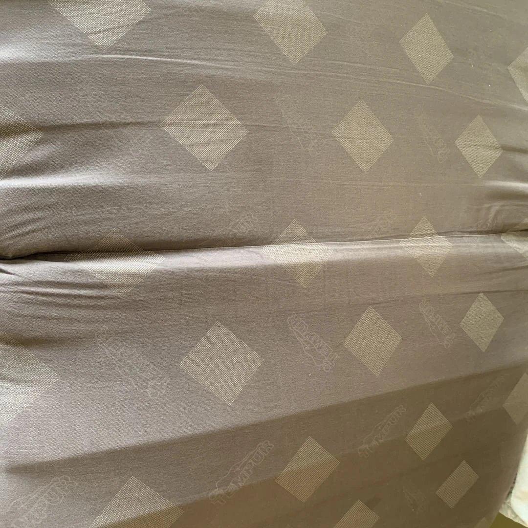 テンピュールマットレスとシーツ付き