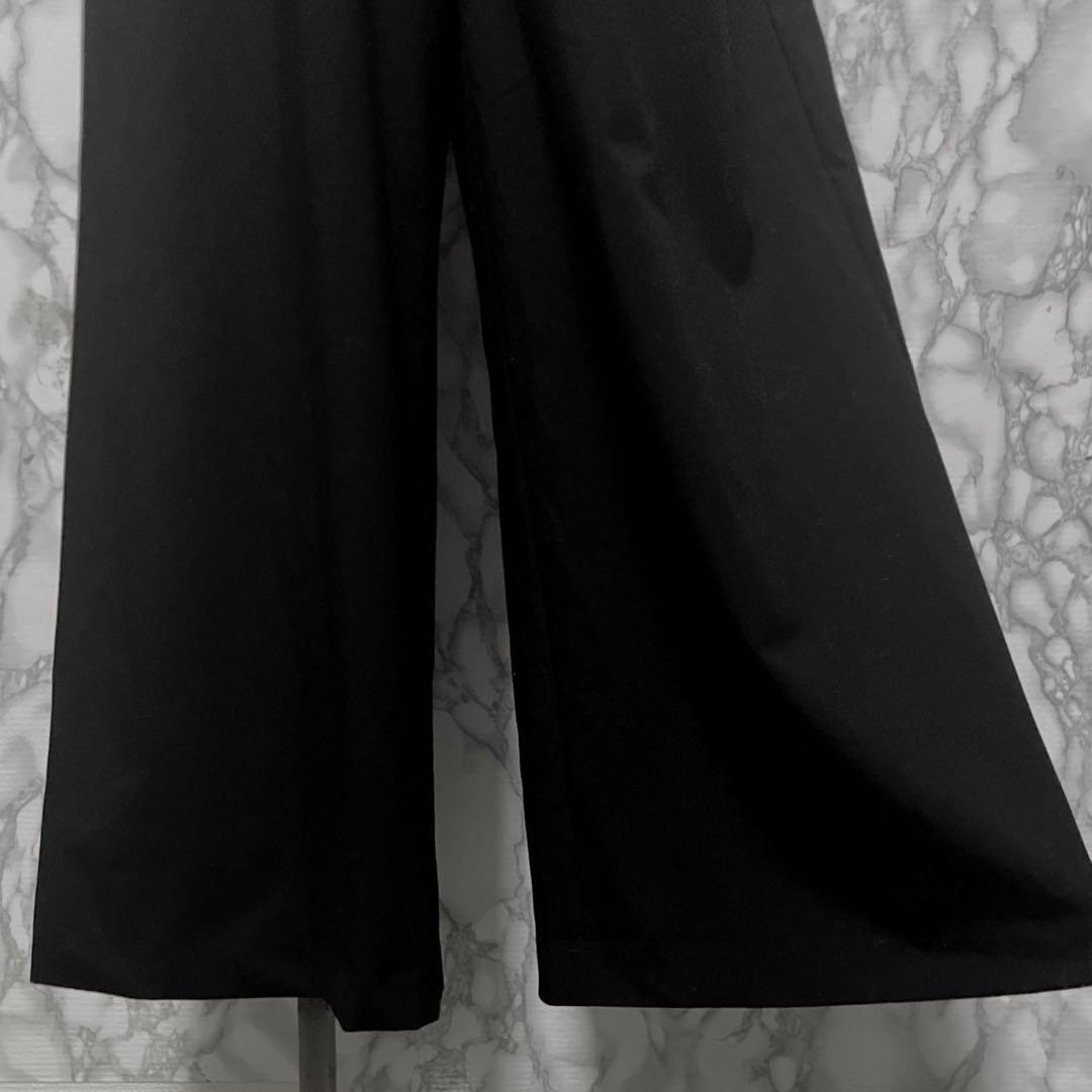 美品　Tnewties デザインサロペット　オールインワン　刺繍ロゴバックベルト