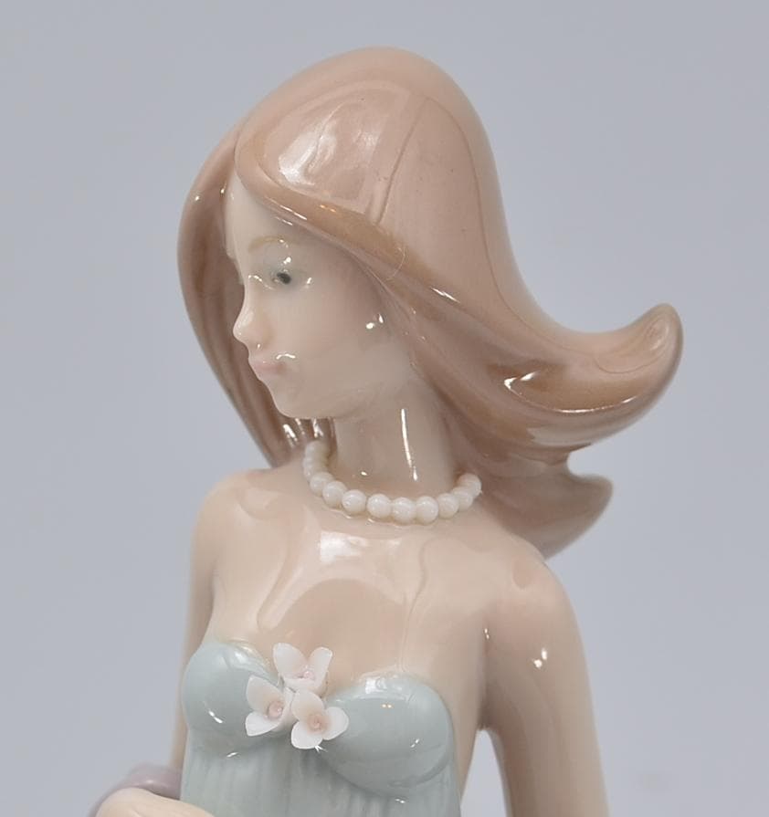 純真な女性　＃5487　No.2　★リヤドロ　スペイン　ポーセリン　箱付き　絶版