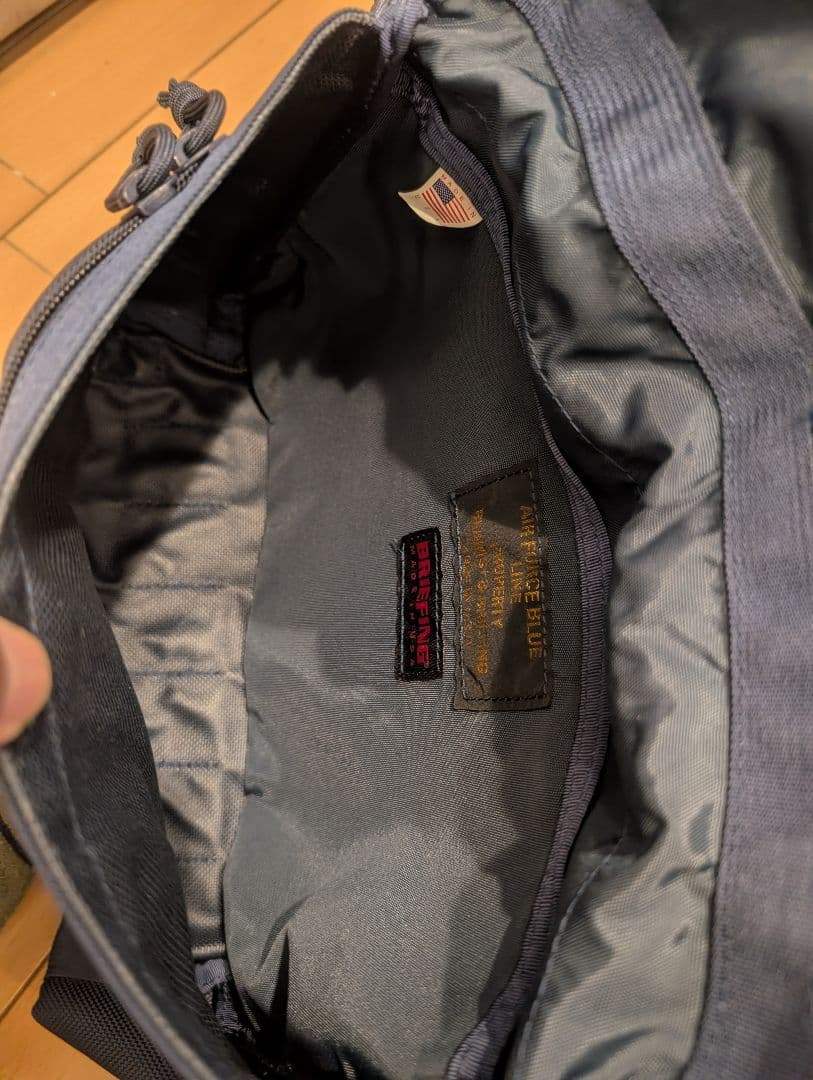 BRIEFING ブリーフィング ビームス別注 メッセンジャーバッグ　ネイビー