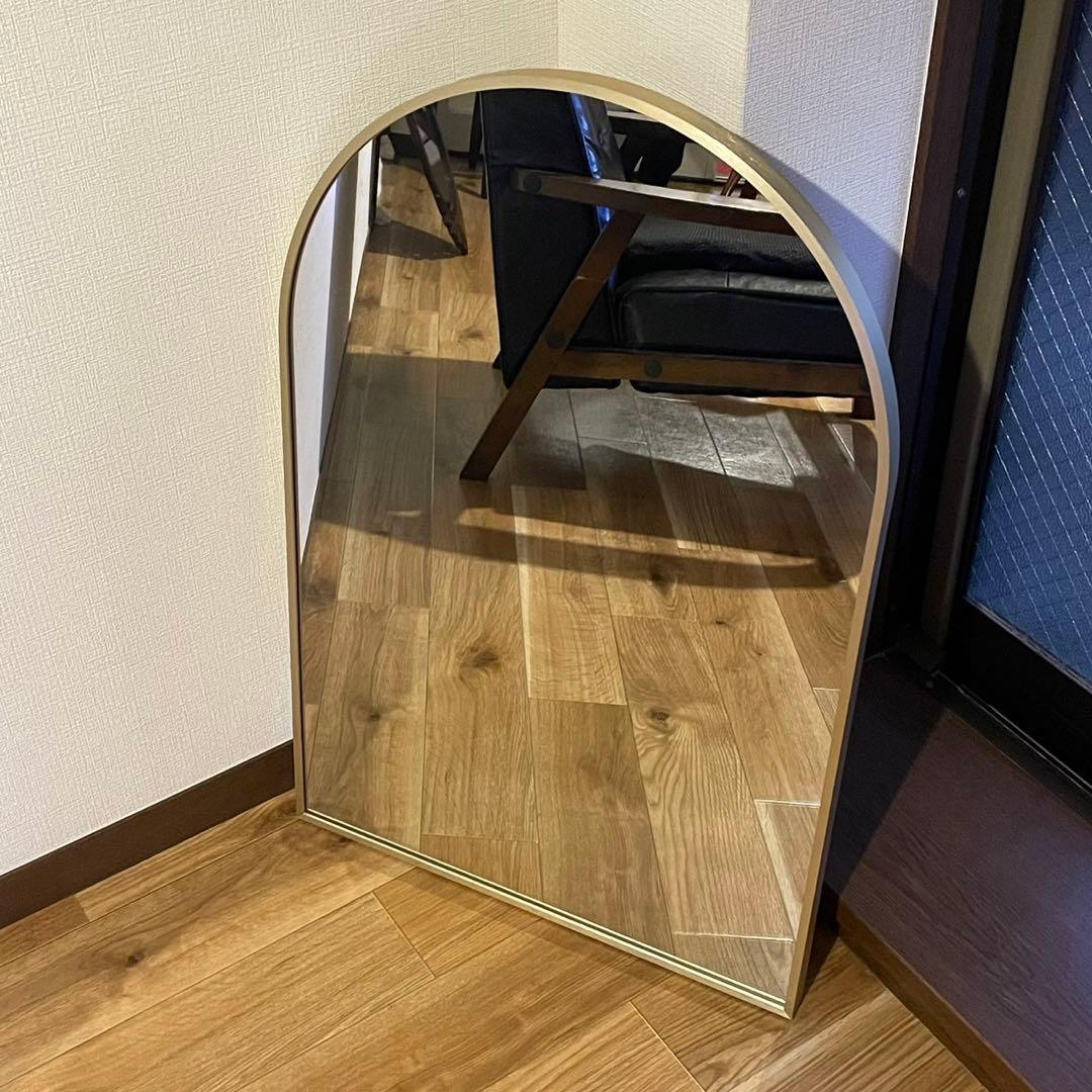 【インテリア】⁂アーチ型壁掛けミラー⁂淡いゴールドカラー⁂幅50cm高さ75cm