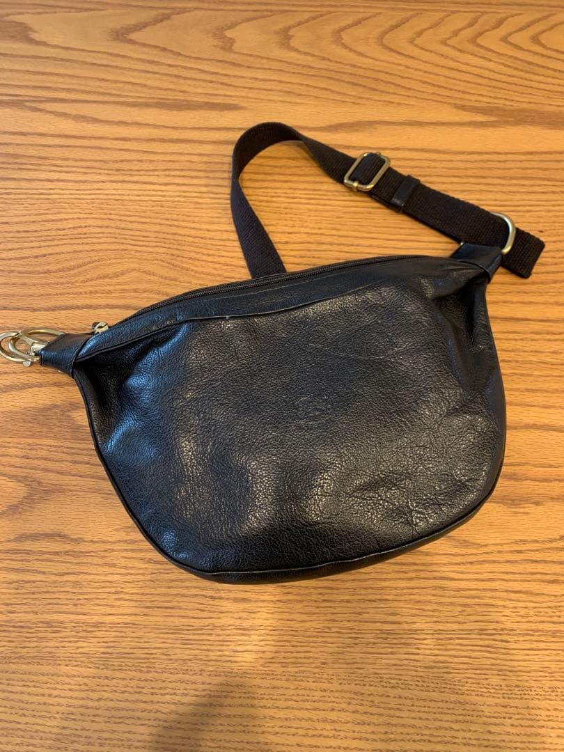 イルビゾンテ　ショルダーバック　黒革