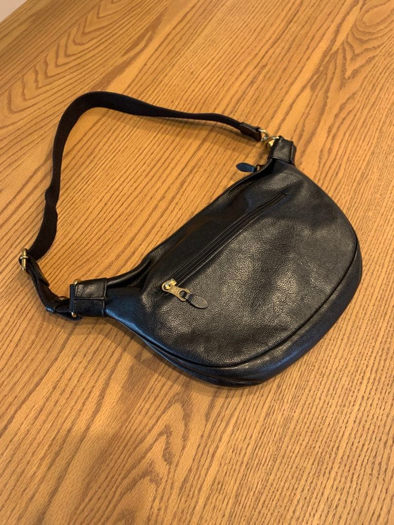 イルビゾンテ　ショルダーバック　黒革