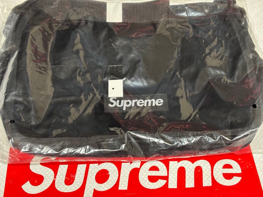 定番　Supreme Velvet Small Messenger Bag