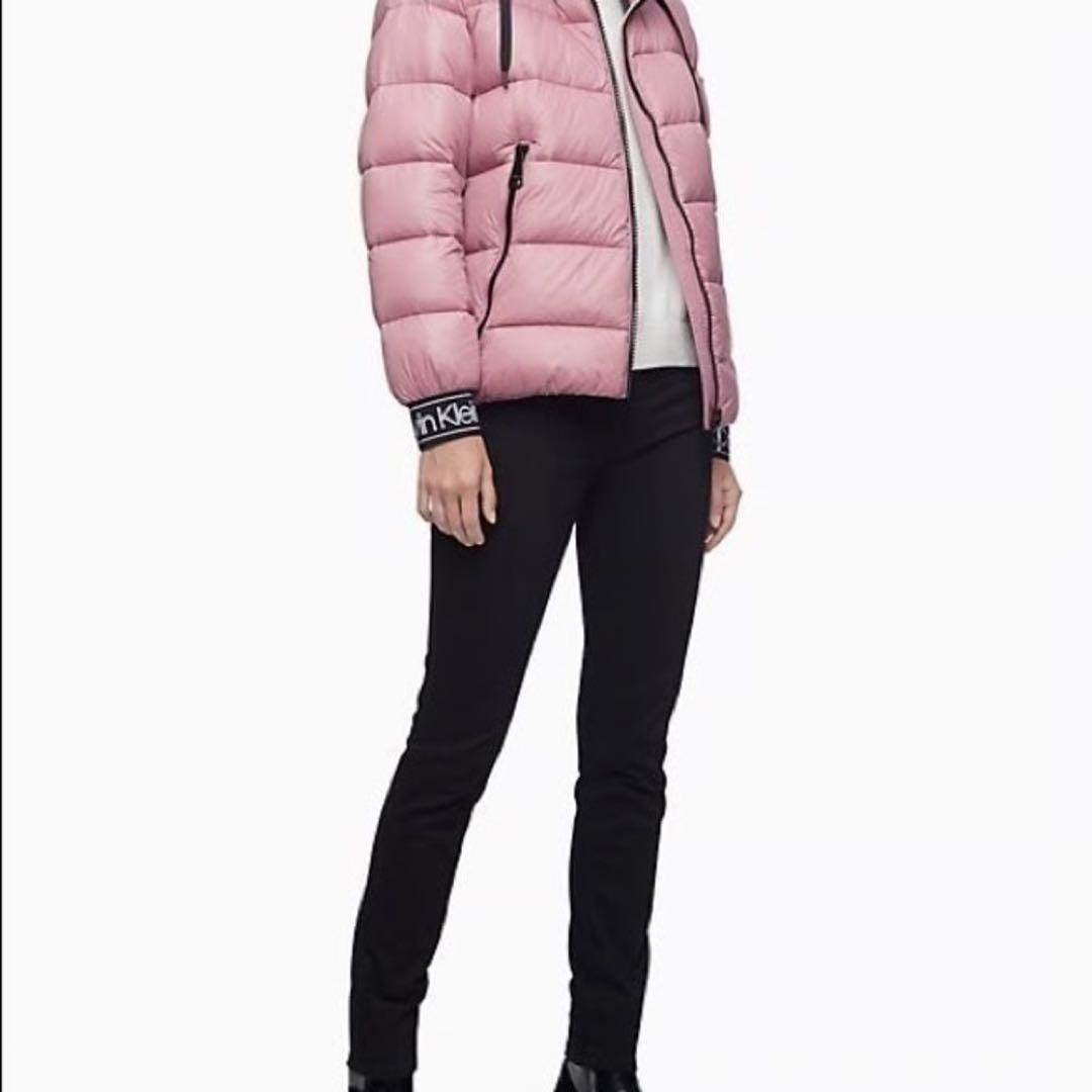   フード付きピンクダウンジャケット　Sサイズ