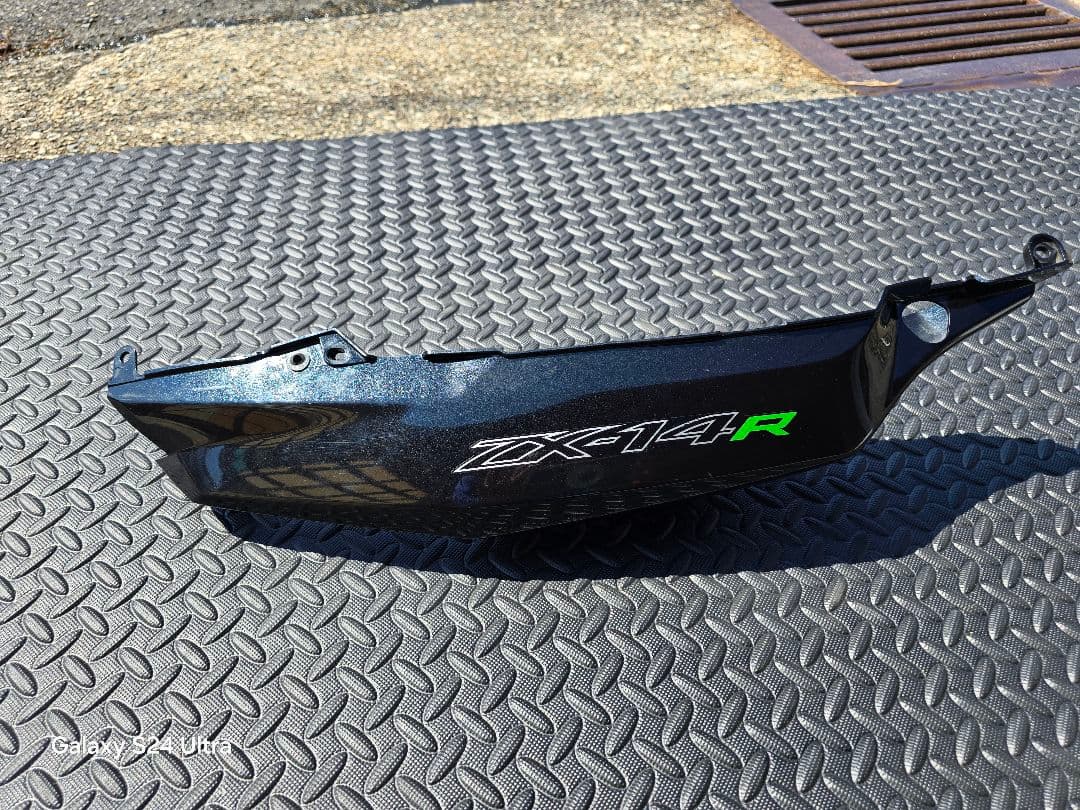 ZX-14R テールカウル左右
