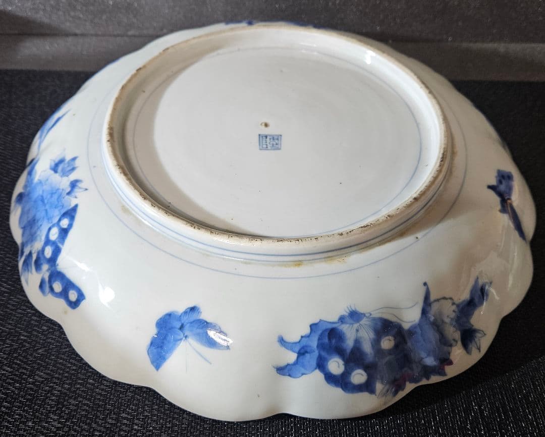 【上作品❗】江戸時代後期　古伊万里　染付　菖蒲に11蝶々図　輪花33.3cm大皿