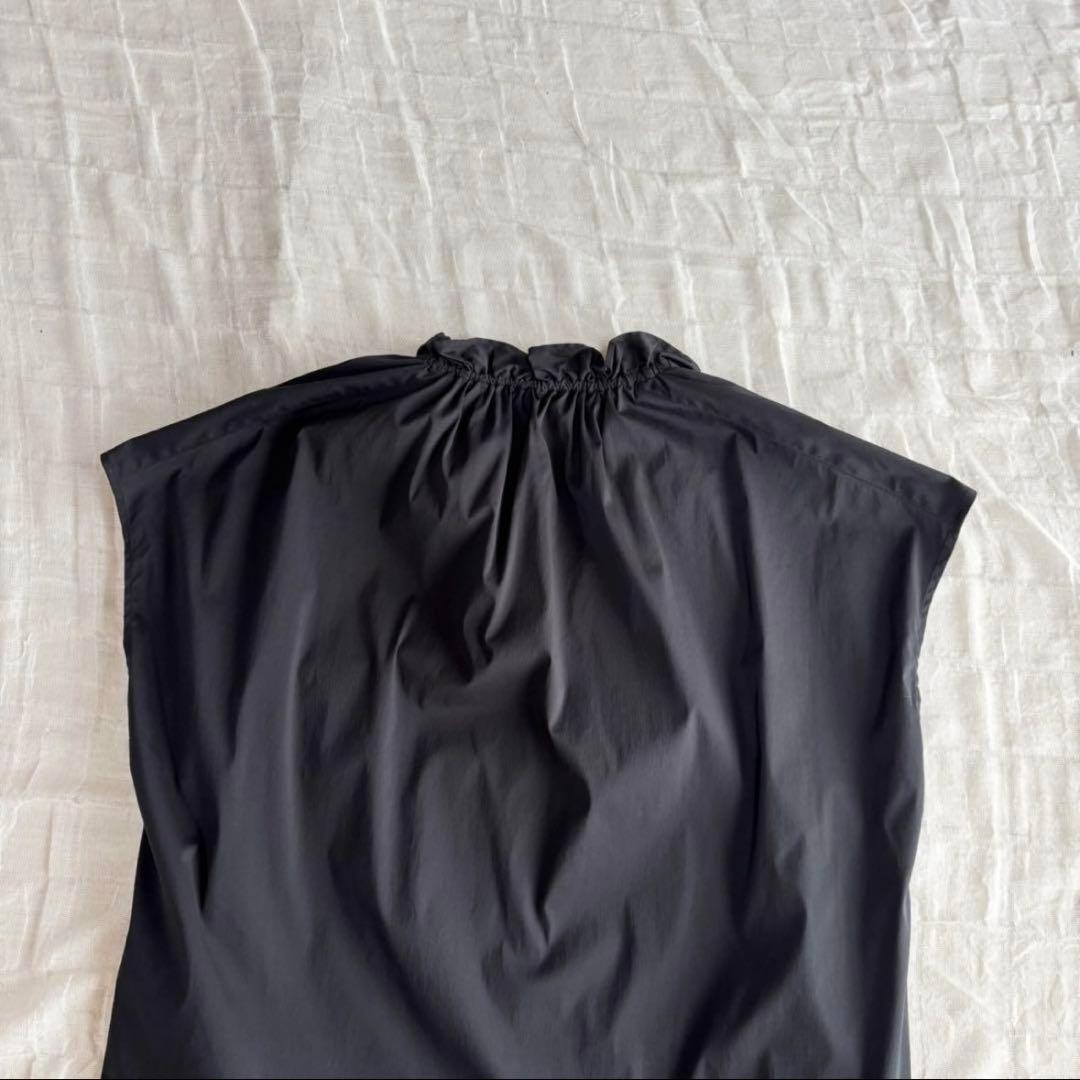 【新品未使用タグ付】 23区　 洗える ストレッチ フリルネックブラウス