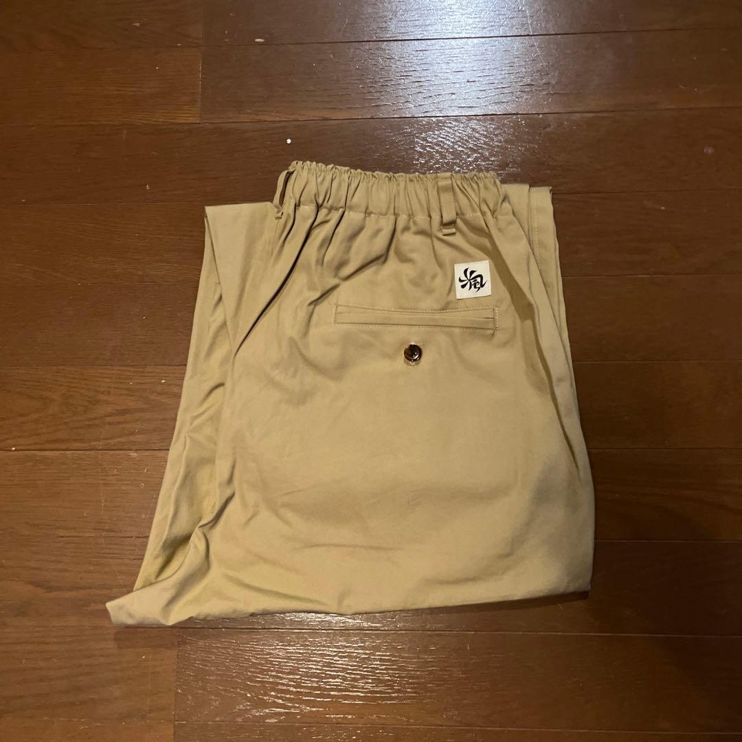 manwhoパンツ 薄いベージュ