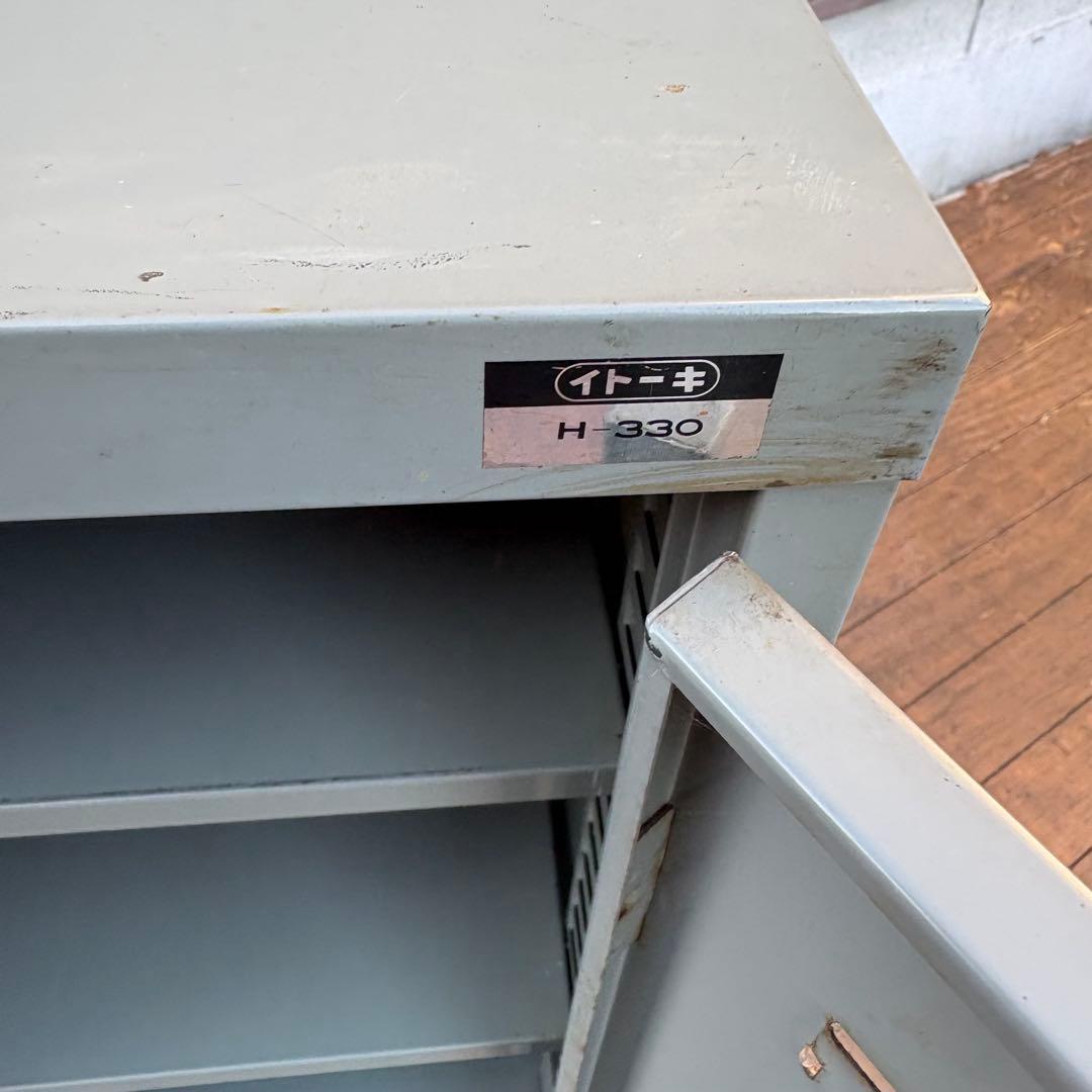 昭和レトロ インダストリアル イトーキ スチールキャビネット 鍵付収納庫 2段棚