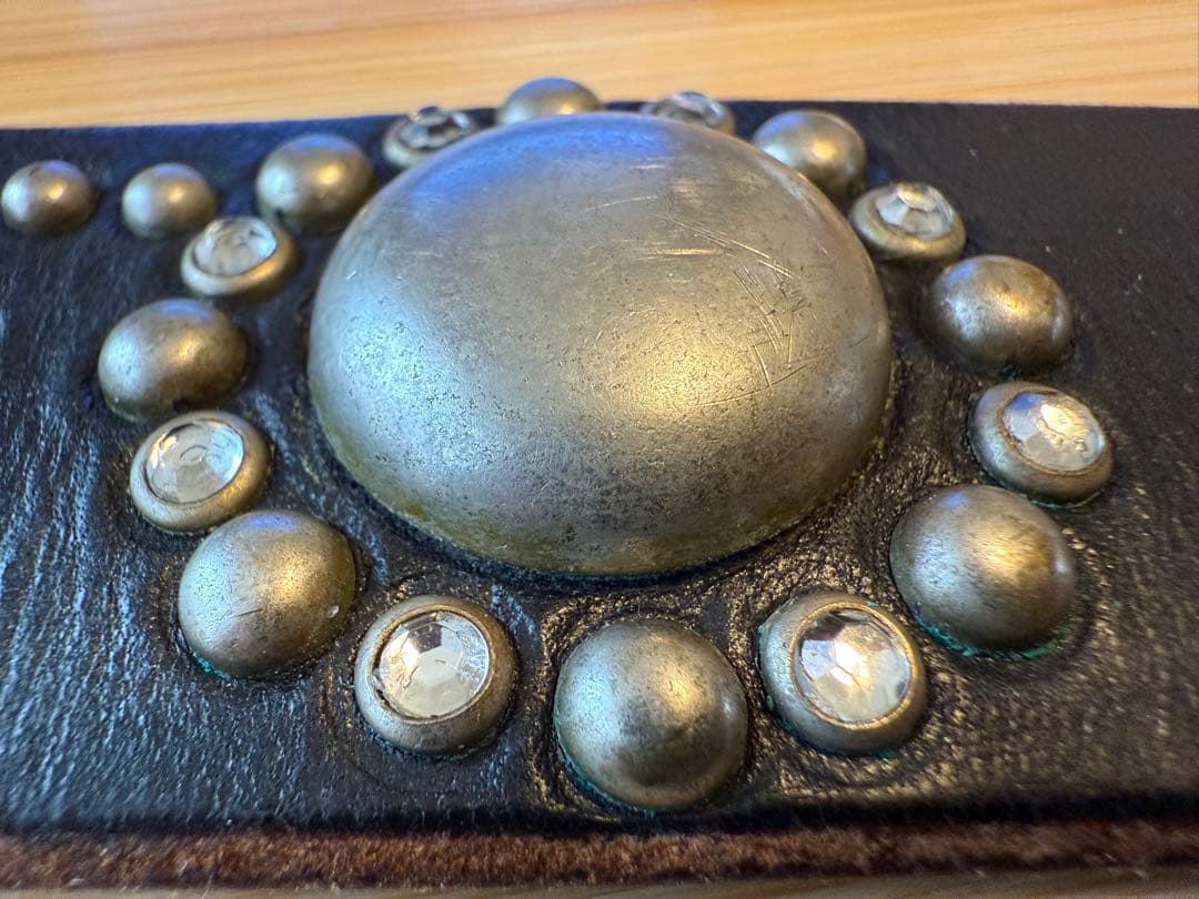 ⭐️DOA⭐️フラワーニッケルスタッズ⭐️クリアストーン⭐️ブラックレザー(茶芯)⭐️32