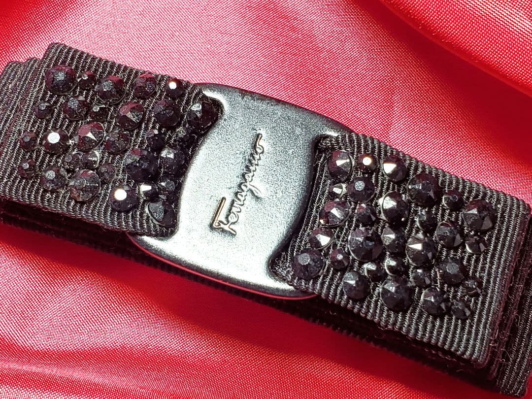 【美品】Salvatore Ferragamo バレッタ　黒　ビジュー
