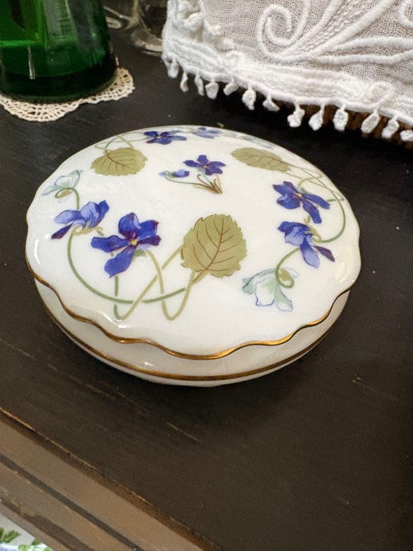 ハビランド　スミレ花柄陶器小物入れ