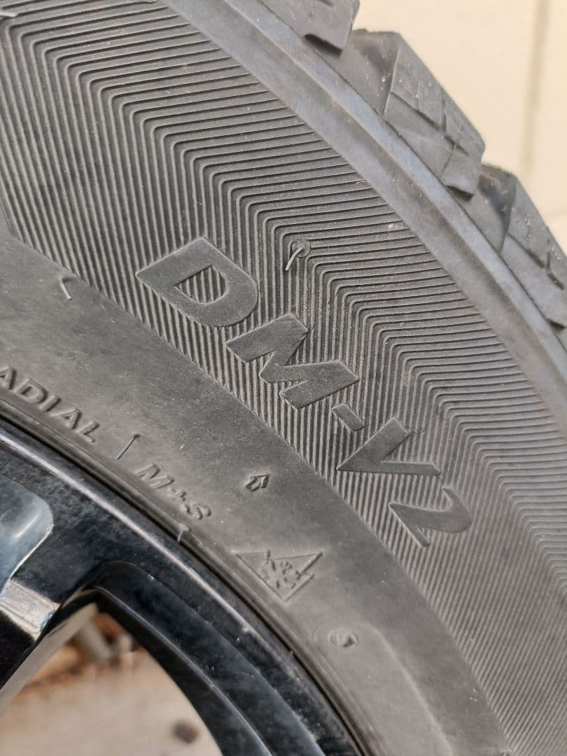 最終値下げ【送料込み】225/60R17スタッドレスBLIZZAK DM-V2②