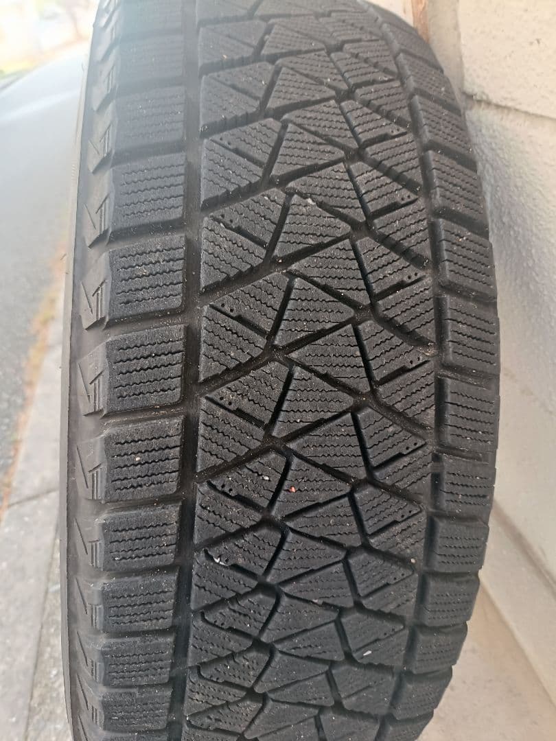 最終値下げ【送料込み】225/60R17スタッドレスBLIZZAK DM-V2②