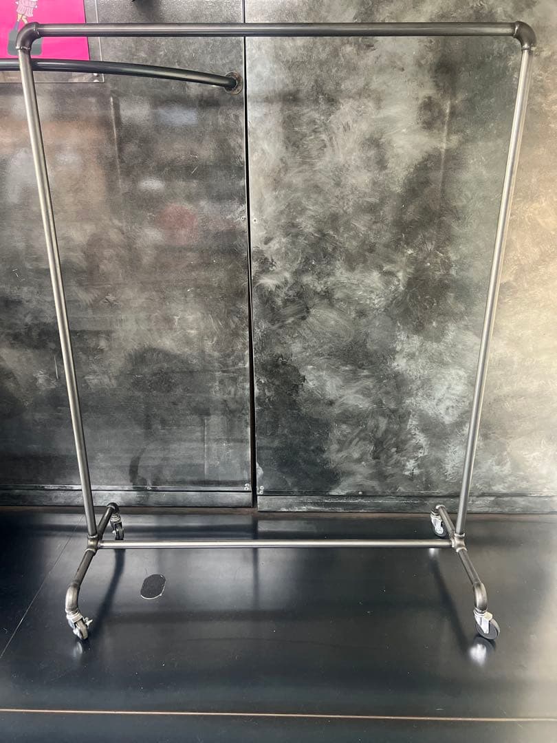 ガス管で製作キャスター付きハンガーラック