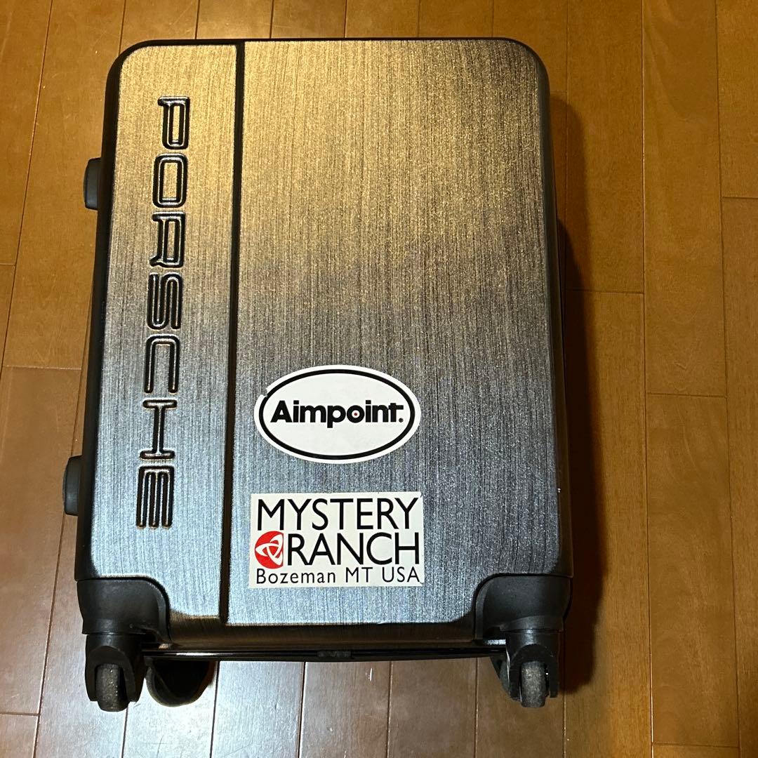 ポルシェデザイン　スーツケース　機内持ち込み可能　ガンシルバー