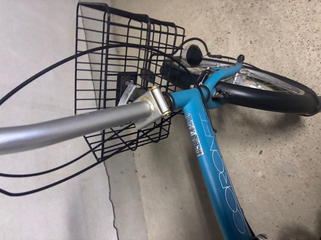 青い折りたたみ自転車 前バスケット付き