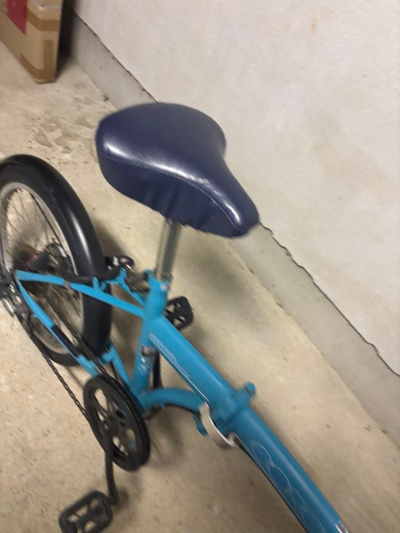 青い折りたたみ自転車 前バスケット付き