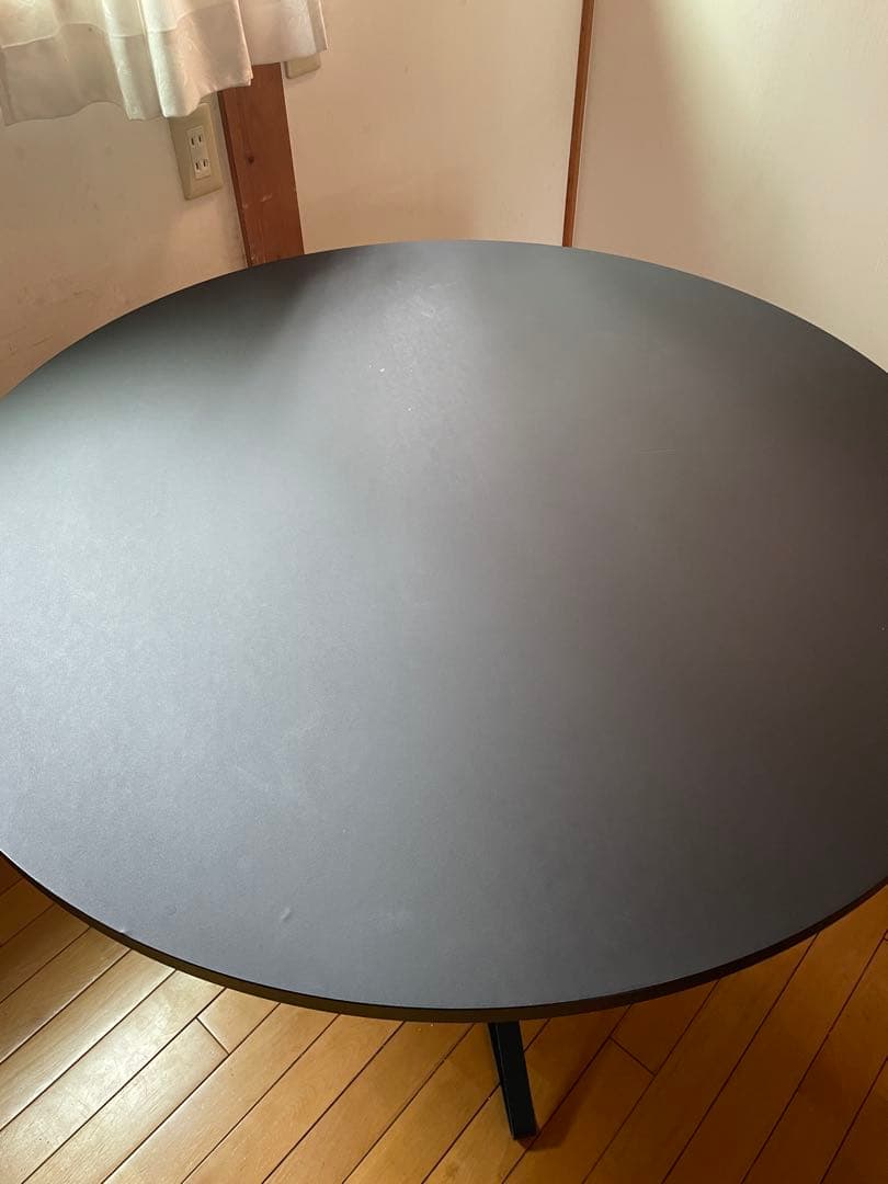 アルテック カアリ 円形ダイニングテーブル