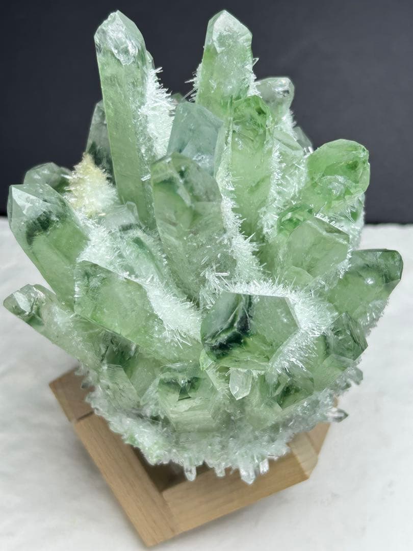 週末限定価格‼️★高浄化★美品マダガスカル産グリーンガーデン水晶クラスター　開運