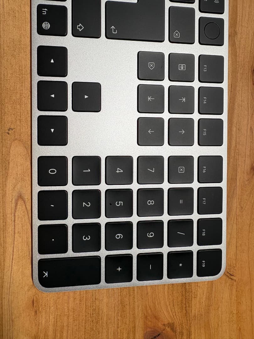 MagicKeyboard テンキ USB–C JIS ブラック TouchID