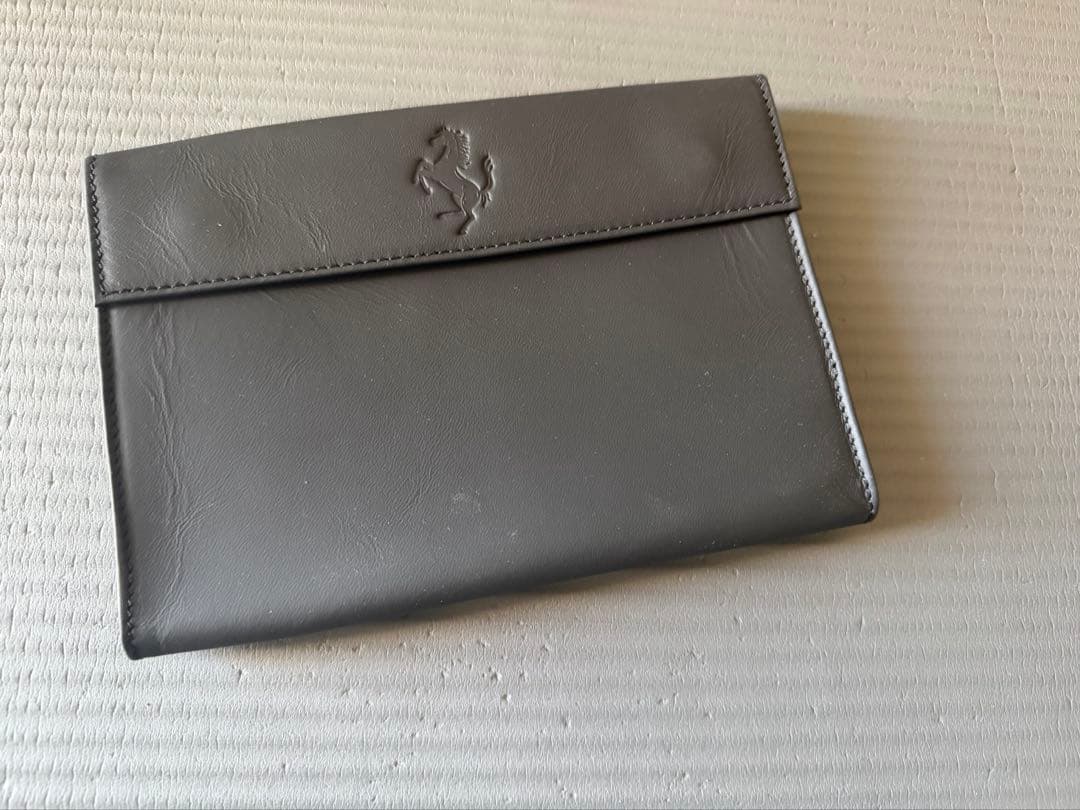 フェラーリ純正　黒 レザー マニュアルケース エンブレム付き