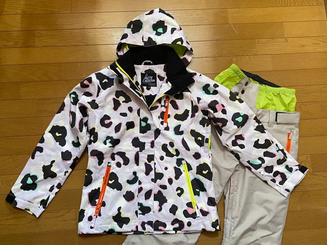 超美品　ACT VERSION スノボ　スノーボード　ウェア　Ｍ