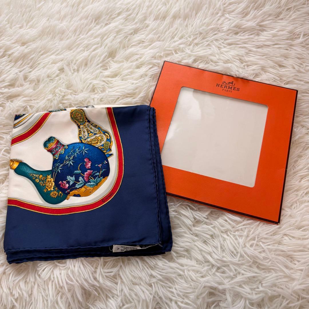 美品♡ HERMES/エルメス カレ90 香水瓶 シルク スカーフ