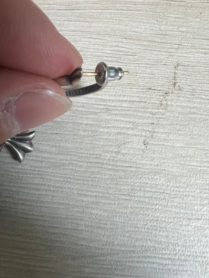 クロムハーツCHタイニークロスフープピアス