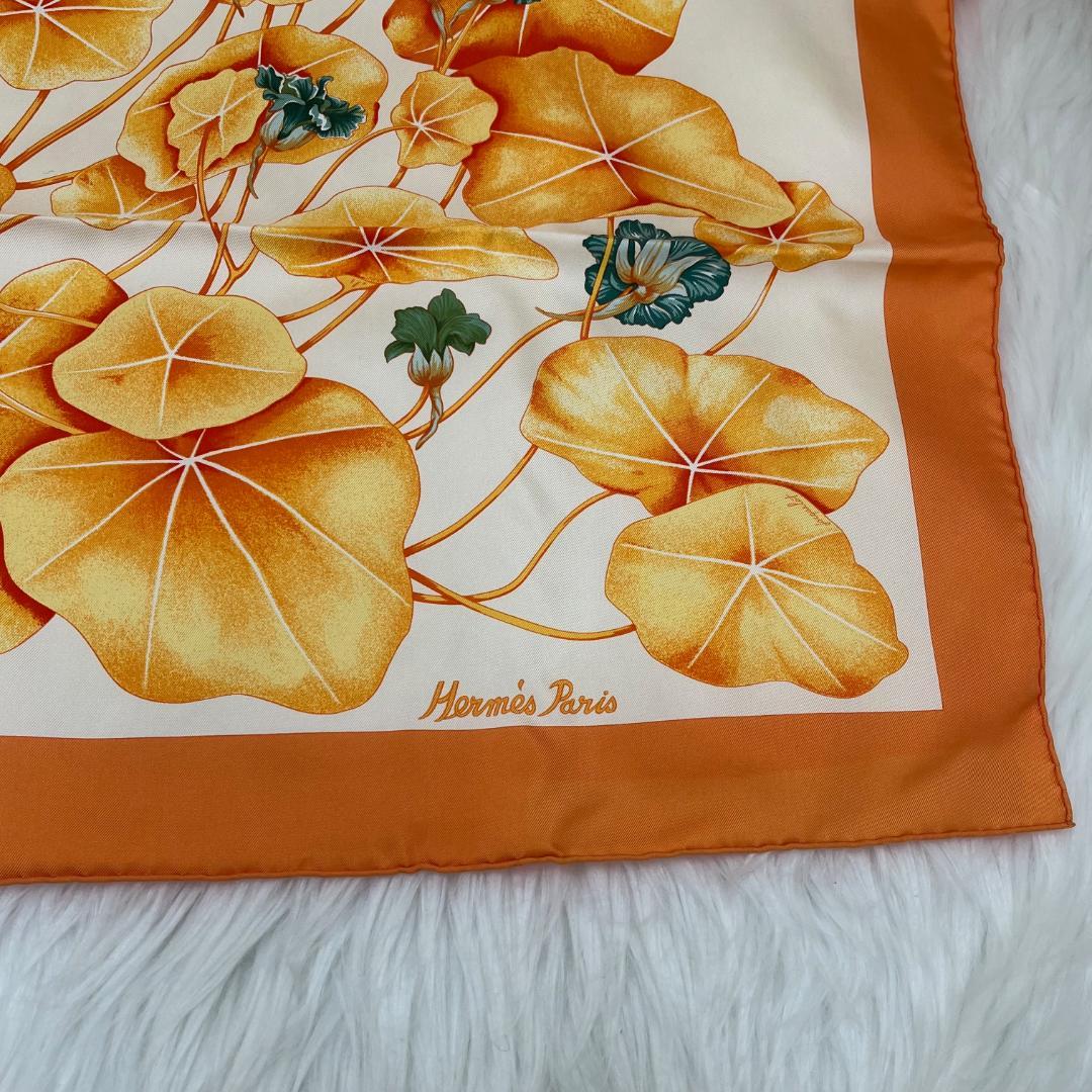 新品保管品　エルメス　HERMES 未使用品　カレ90 　スカーフ　オレンジ系