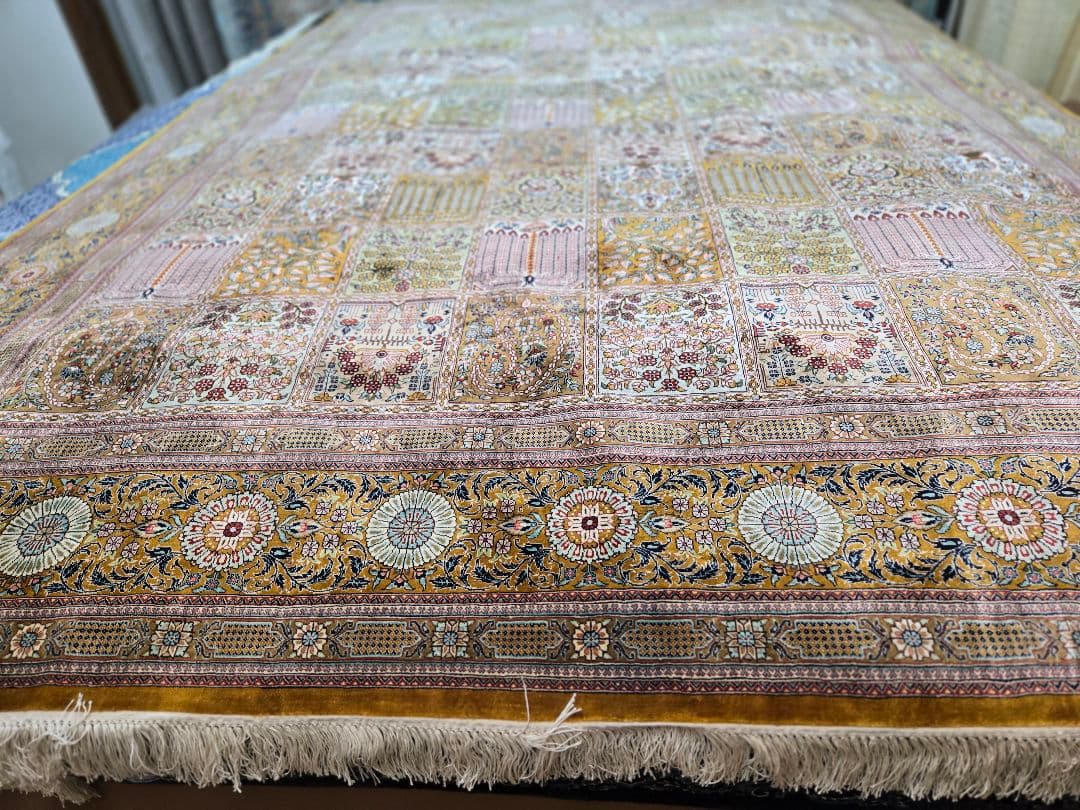 ペルシャ絨毯 本物保証 100%手織り素材シルク クム産サイズ292×200cm