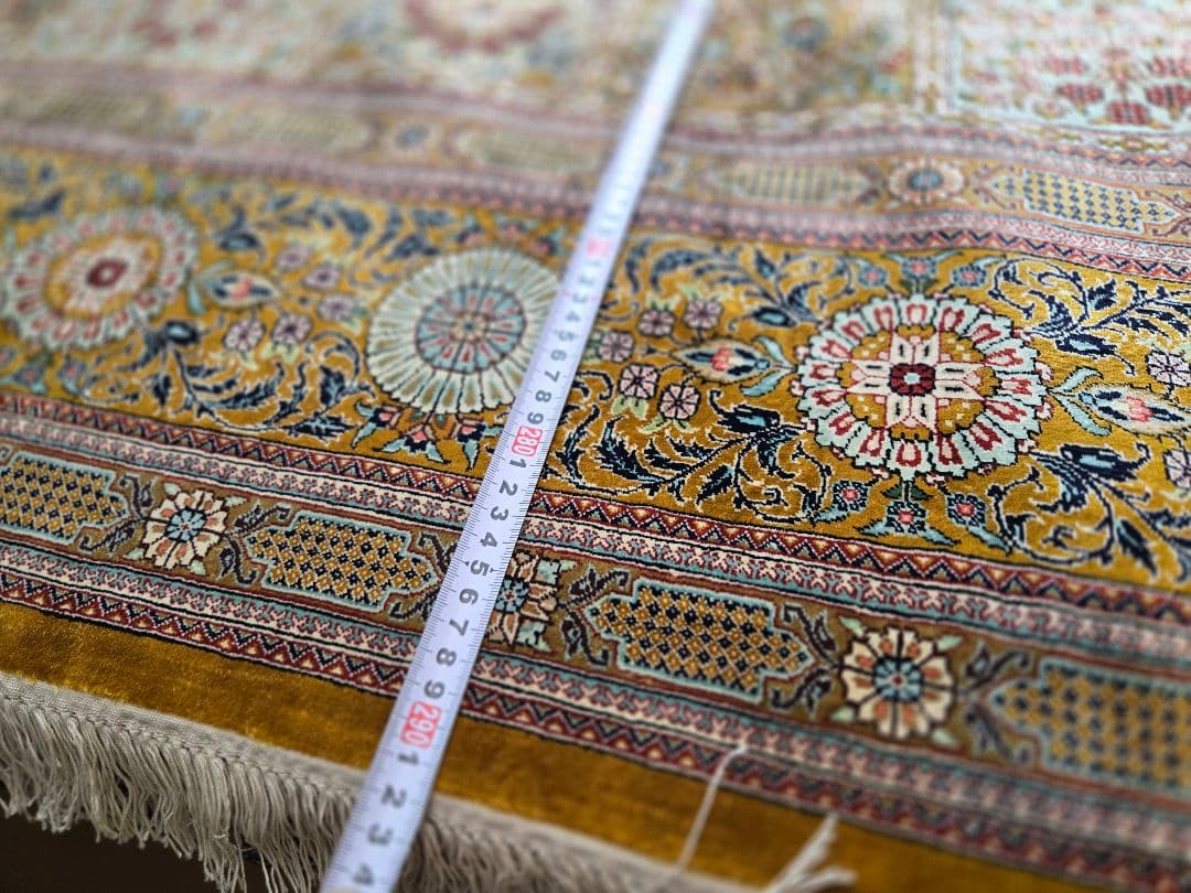 ペルシャ絨毯 本物保証 100%手織り素材シルク クム産サイズ292×200cm