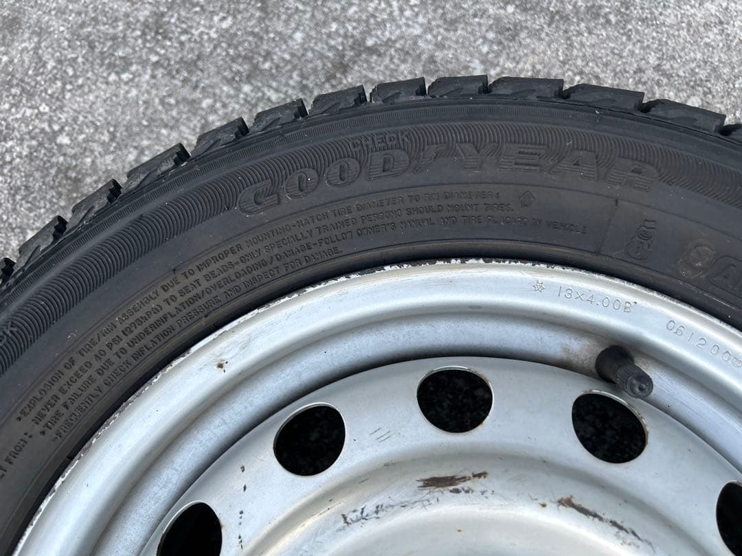 スタッドレスタイヤ 13インチ スチールホイール　バリ山