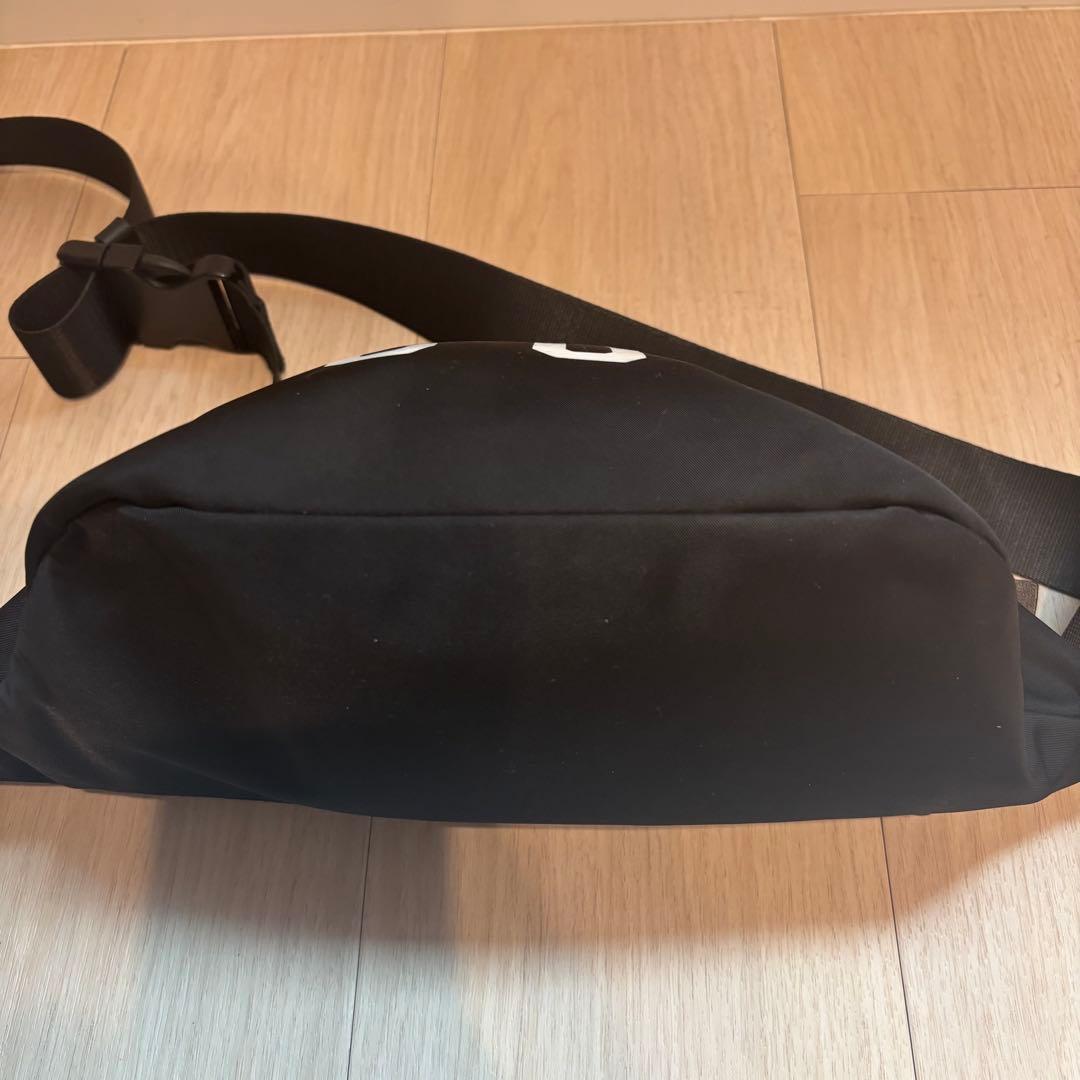 【美品】ディースクエアード ICON ボディバッグ ウエストバッグ 黒